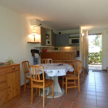Apartment Le Lavandou, 3 Pieces, 4 Personnes - Fr-1-251-598 Le Lavandou