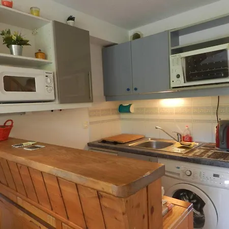 Apartment Le Lavandou, 3 Pieces, 4 Personnes - Fr-1-251-598 *